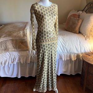 Beautiful Vintage FUZZI set. Made in Italy. Top size XL, skirt size M.